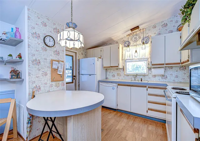 Photo 3 of Manufactured home for sale at 3922 William Hume Dr, Zephyrhills, FL 33541 | MLS# TB8433321 | Listing updated on 2026-07-29