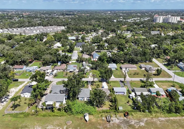 Listing Photo 2 - Condo for sale in building located at 2210,2212,2214 Park Rd, VENICE, FL 34293 - Unit #