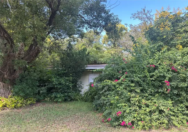 Photo 3 of Single family home for sale at 112 Mission Hills Ave, Temple Terrace, FL 33617 | MLS# TB8433383 | Listing updated on 2026-08-04
