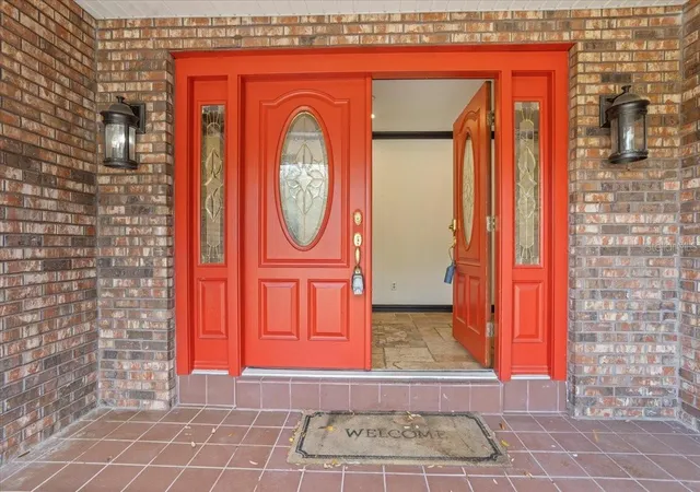Photo 3 of Single family home for sale at 201 S Sweetwater Cove Blvd, Longwood, FL 32779 | MLS# O6349070 | Listing updated on 2026-10-21