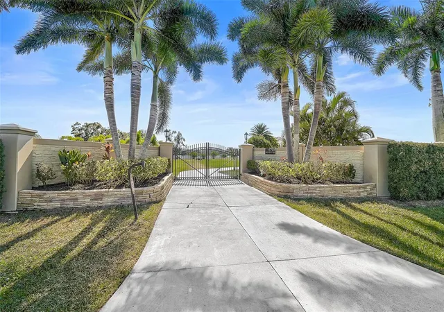 Photo 4 of Single family home for sale at 6722 Hawkins Rd, Sarasota, FL 34241 | MLS# A4667142 | Listing updated on 2026-09-01