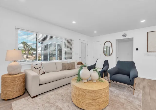3rd image of 197 Lido Dr, St Pete Beach, FL 33706 | MLS# W7879506