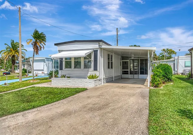 Photo 3 of Manufactured home for sale at 259 Inner Dr E, Venice, FL 34285 | MLS# A4667170 | Listing updated on 2026-10-07