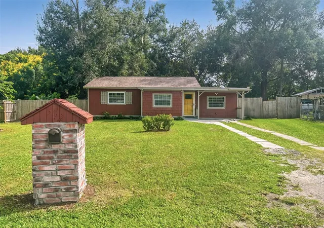 Photo 1 of Single family home for sale at 512 Green Cir, Fort Meade, FL 33841 | MLS# TB8434040 | Listing updated on 2026-10-06