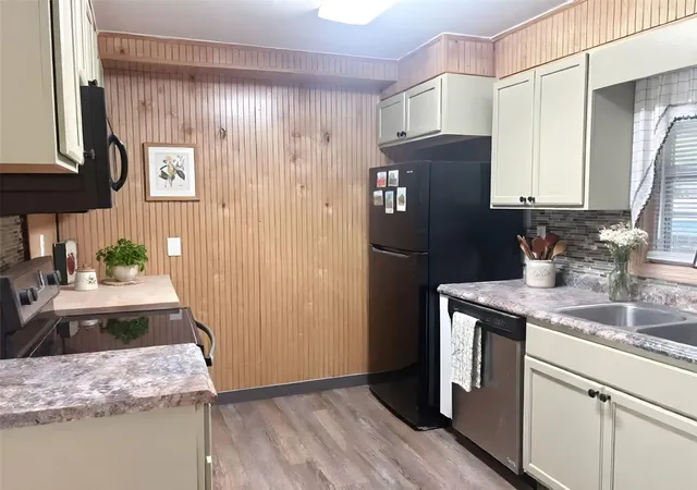 Photo 3 of Single family home for sale at 512 Green Cir, Fort Meade, FL 33841 | MLS# TB8434040 | Listing updated on 2026-10-14