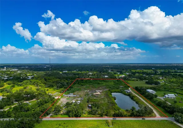 Photo 1 of Sale Pending at 301 East Rd, Sarasota, FL 34240 | MLS# A4667218 | Listing updated on 2026-07-14