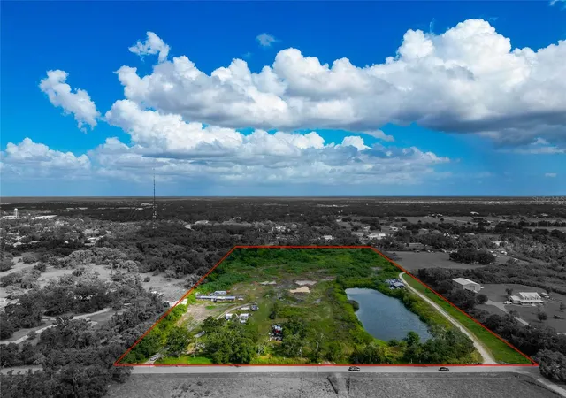 Photo 2 of Sale Pending at 301 East Rd, Sarasota, FL 34240 | MLS# A4667218 | Listing updated on 2026-07-14
