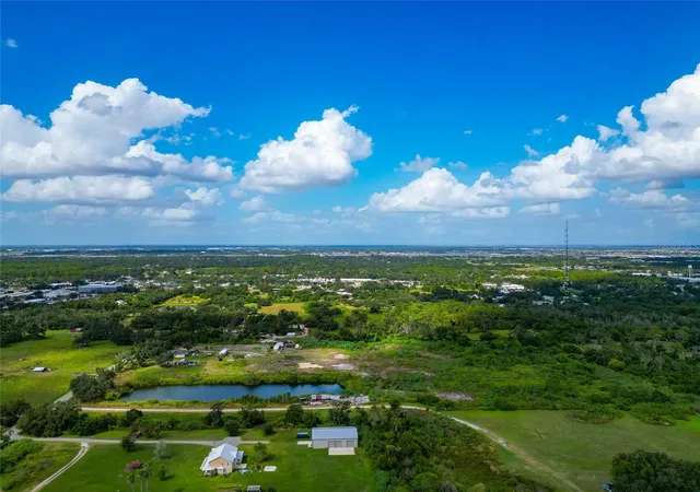 Photo 3 of Sale Pending at 301 East Rd, Sarasota, FL 34240 | MLS# A4667218 | Listing updated on 2026-07-14