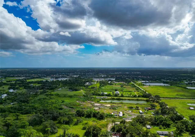Photo 4 of Sale Pending at 301 East Rd, Sarasota, FL 34240 | MLS# A4667218 | Listing updated on 2026-07-14