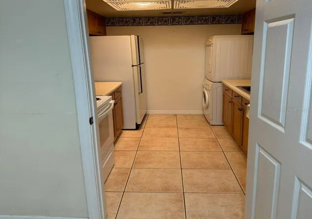 3rd image of 700 E Airport Blvd #B7, Sanford, FL 32773 | MLS# O6349388
