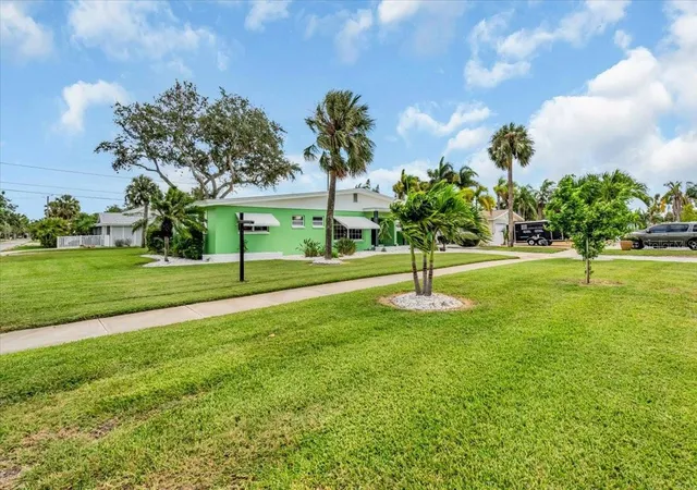 Photo 3 of Single family home for sale at 3002 58th St S, Gulfport, FL 33707 | MLS# TB8434121 | Listing updated on 2026-10-04