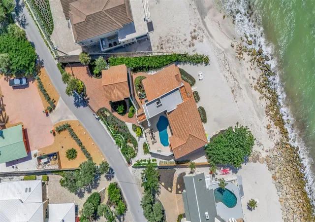 Homes for sale in Osprey, FL | 121 N Casey Key Rd, Osprey, FL 34229 | MLS# A4667263