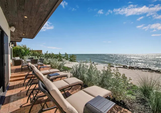Homes for sale in Osprey, FL | 121 N Casey Key Rd, Osprey, FL 34229 | MLS# A4667263