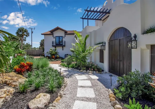 Homes for sale in Osprey, FL | 121 N Casey Key Rd, Osprey, FL 34229 | MLS# A4667263