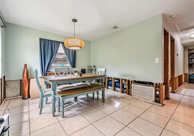 3rd image of 977 27th Avenue S, Saint Petersburg, FL 33705 | MLS# TB8434332