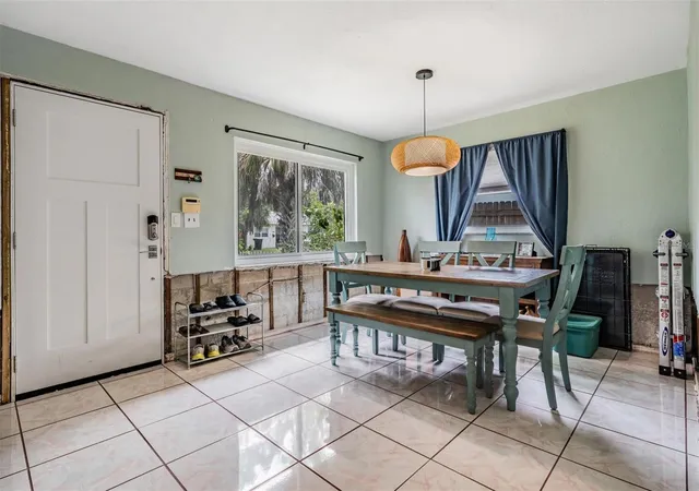 4th image of 977 27th Avenue S, Saint Petersburg, FL 33705 | MLS# TB8434332