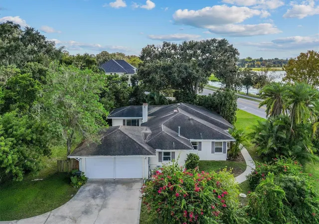 3rd image of 225 Lake Hollingsworth Dr, Lakeland, FL 33803 | MLS# TB8434372