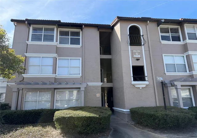 Listing Photo 2 - Condo for sale in building located at 5108 Conroy Rd, Orlando, FL 32811 - Unit #1713
