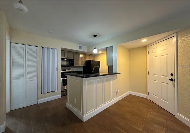 Listing Photo 1 - Condo for sale in building located at 5108 Conroy Rd, Orlando, FL 32811 - Unit #1713