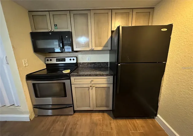 Listing Photo 5 - Condo for sale in building located at 5108 Conroy Rd, Orlando, FL 32811 - Unit #1713