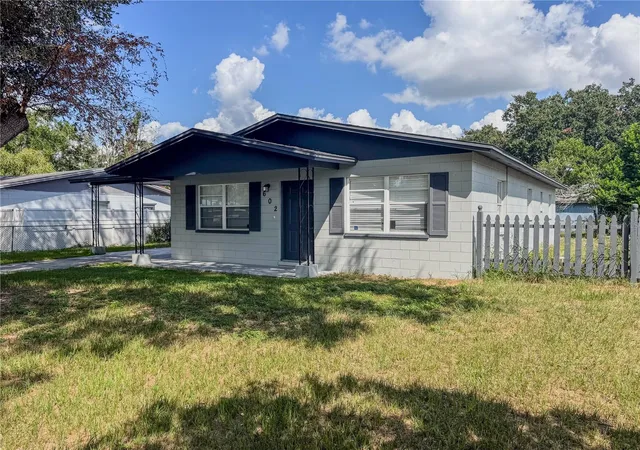 3rd image of 602 Taylor Blvd, Winter Haven, FL 33880 | MLS# P4936558