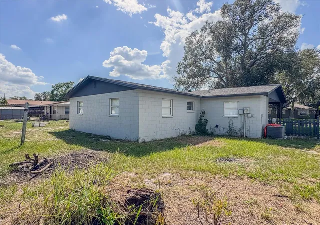 4th image of 602 Taylor Blvd, Winter Haven, FL 33880 | MLS# P4936558