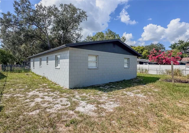 5th image of 602 Taylor Blvd, Winter Haven, FL 33880 | MLS# P4936558