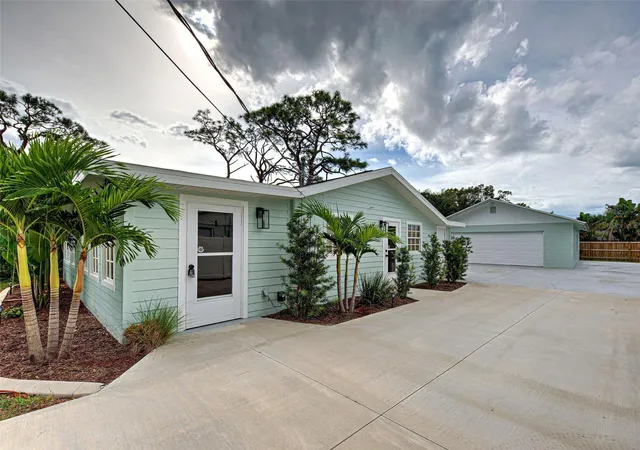 2nd image of 415 Yale St, Englewood, FL 34223 | MLS# D6144101