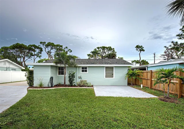 4th image of 415 Yale St, Englewood, FL 34223 | MLS# D6144101