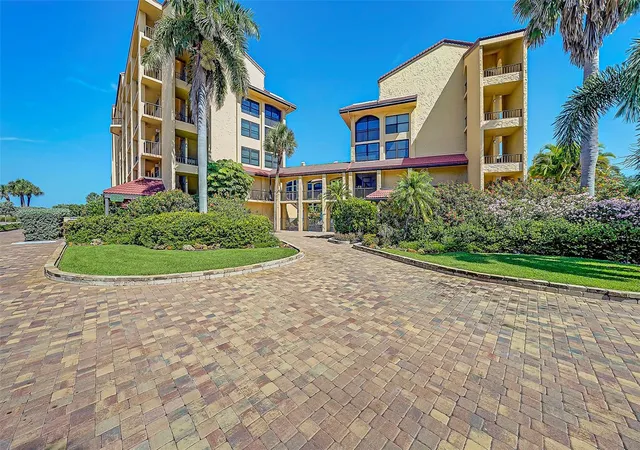 Photo 4 of Condo for sale at 8710 Midnight Pass Rd #405, Sarasota, FL 34242 | MLS# A4667487 | Listing updated on 2026-05-19