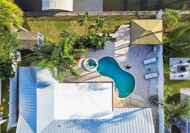 4th image of 8708 Thornwood Ln, Tampa, FL 33615 | MLS# TB8434985
