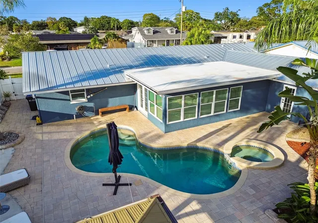 3rd image of 8708 Thornwood Ln, Tampa, FL 33615 | MLS# TB8434985
