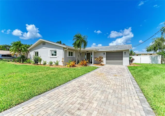 4th image of 4412 Dolphin Ln, Palmetto, FL 34221 | MLS# A4667535