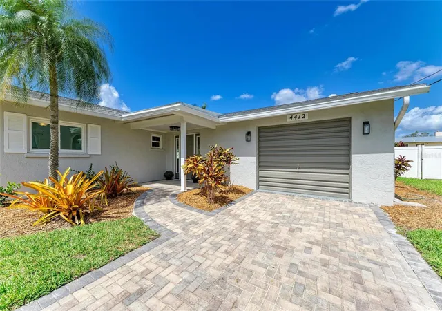 5th image of 4412 Dolphin Ln, Palmetto, FL 34221 | MLS# A4667535
