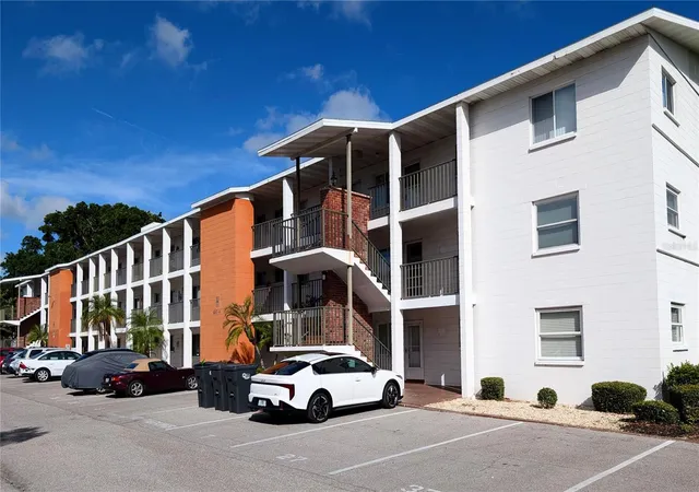 1st image of 2303 Sunset Dr #H7, Bradenton, FL 34207 | MLS# A4667560