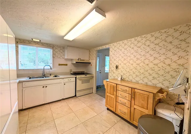 3rd image of 2303 Sunset Dr, BRADENTON, FL 34207