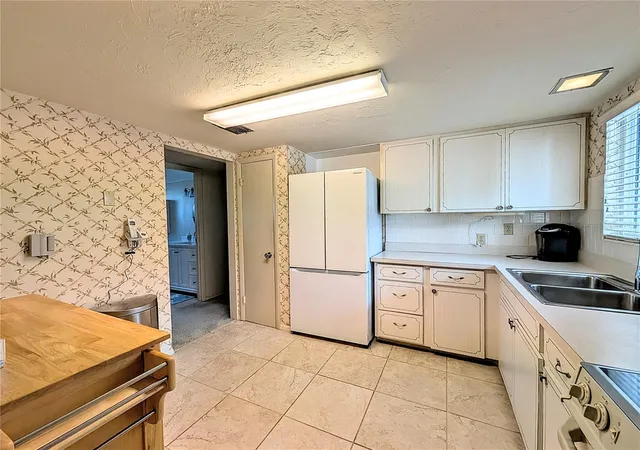 4th image of 2303 Sunset Dr, BRADENTON, FL 34207