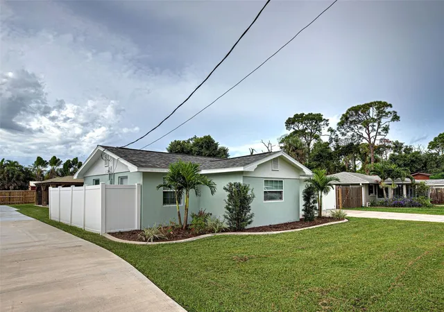 1st image of 425 Yale St, Englewood, FL 34223 | MLS# D6144141