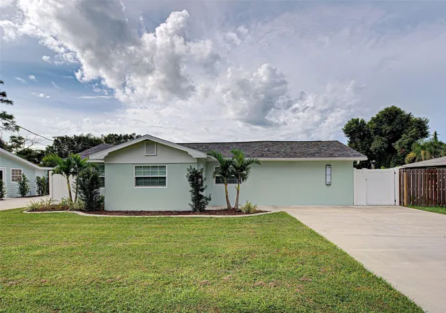 3rd image of 425 Yale St, Englewood, FL 34223 | MLS# D6144141