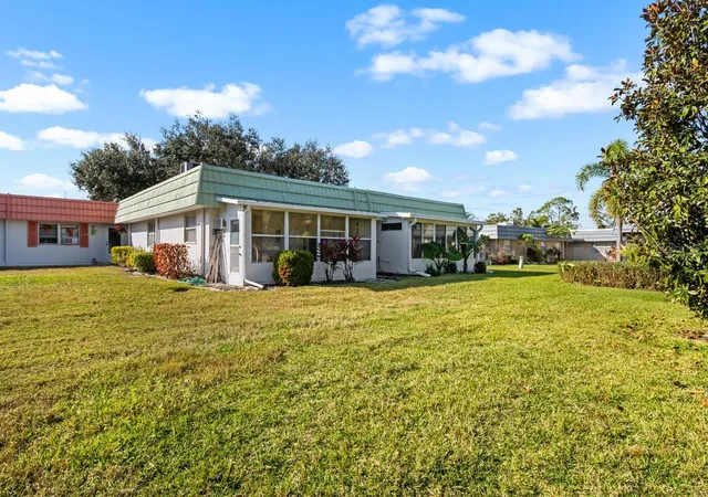 4th image of 1802 Bedford Ln, SUN CITY CENTER, FL 33573
