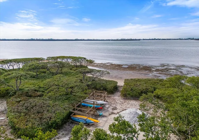 2nd image of 24 Tidy Island Blvd, BRADENTON, FL 34210