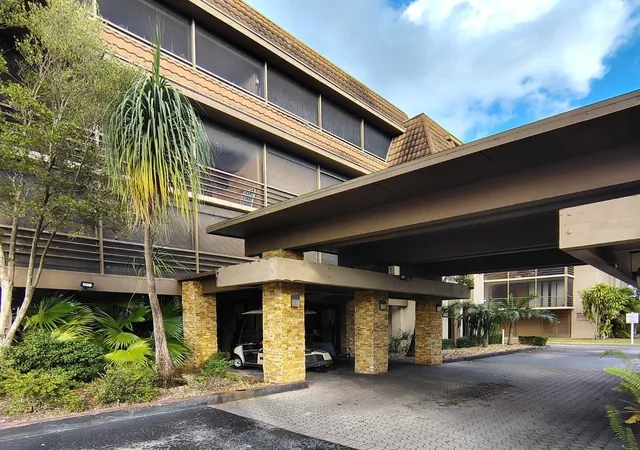 1st image of 661 Ne 195Th St #402, Miami, FL 33179 | MLS# S5136151