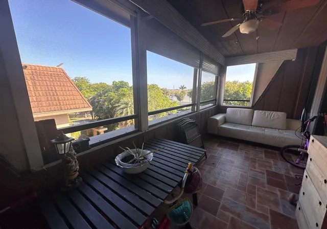 5th image of 661 Ne 195Th St #402, Miami, FL 33179 | MLS# S5136151