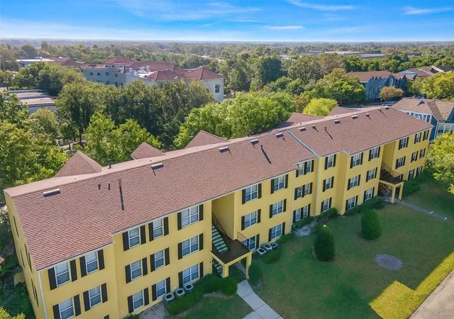 Listing Photo 2 - Condo for sale in building located at 2059 Dixie Belle Dr, Orlando, FL 32812 - Unit #2059n
