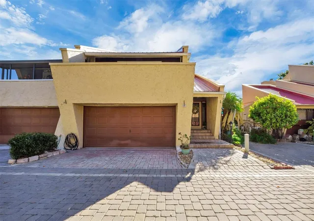 Photo 2 of Single family home for sale at 21 Casarena Ct, Winter Haven, FL 33881 | MLS# L4956453 | Listing updated on 2026-04-13