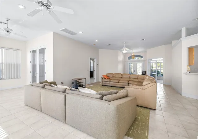 Photo 4 of Single family home for sale at 2692 Huntington Hills Dr, Lakeland, FL 33810 | MLS# L4956473 | Listing updated on 2026-10-20