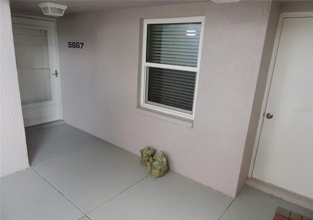 Listing Photo 4 - Condo for sale in building located at 5667 Sheffield Greene Cir, Sarasota, FL 34235 - Unit #59
