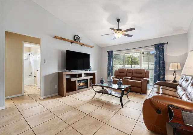 4th image of 4704 Stove Pl, Valrico, FL 33596 | MLS# TB8436204