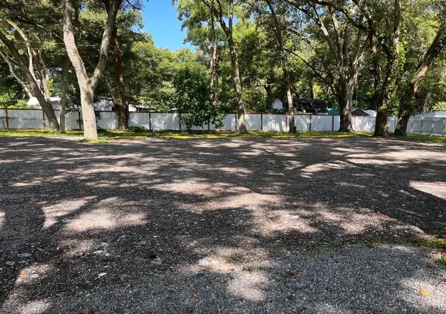 2nd image of 10516 579 Hwy, Thonotosassa, FL 33592 | MLS# TB8436374