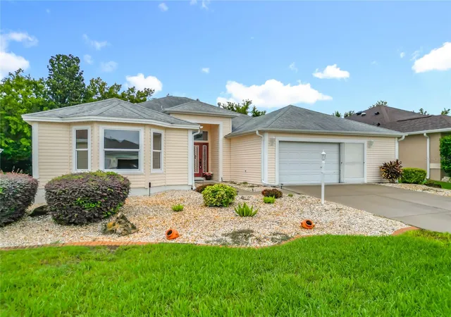 Photo 1 of Single family home for sale at 16946 Se 93rd Cuthbert Cir, The Villages, FL 32162 | MLS# OM711180 | Listing updated on 2026-08-28